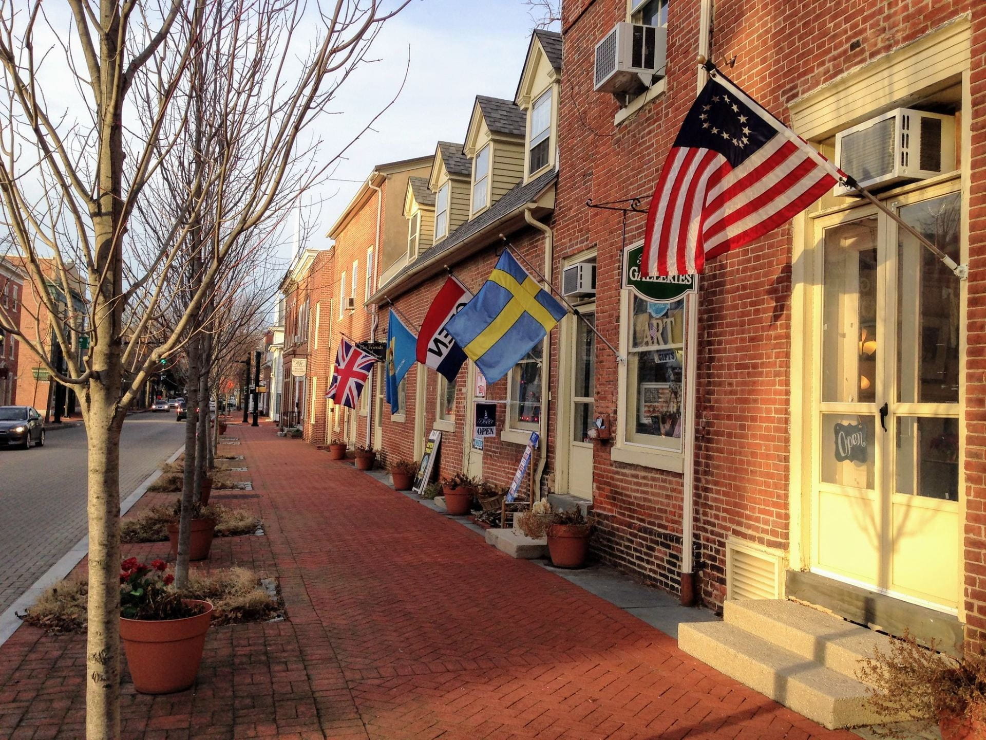 Historic flags decorate street in Old New Castle